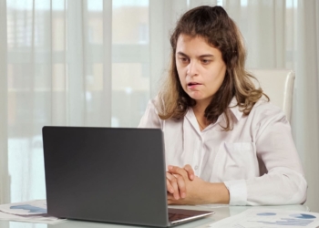 Trabajadora con autismo