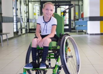 'Ortopedia Sin Lucro' crea en España su propio banco de préstamo gratuito de silla de ruedas y material de ortopedia