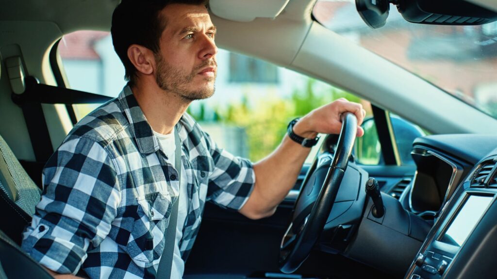 Quiero viajar con mi coche fuera de España durante estas vacaciones, ¿necesito una licencia de conducir especial?