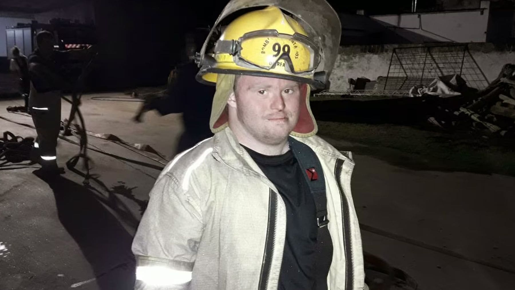 Santiago Sequeira, bombero con síndrome de Down