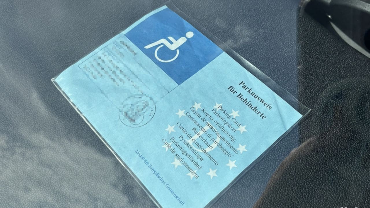 Tarjeta de aparcamiento PMR falsificada