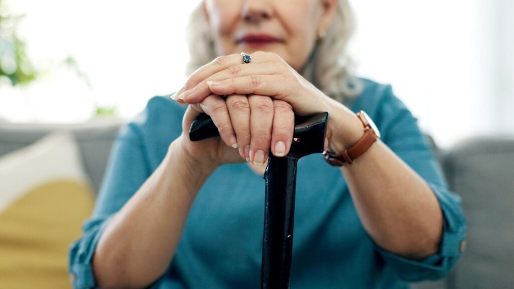 Una mujer con discapacidad logra jubilarse a los 61 años con 2.137 euros al mes tras contar su discapacidad desde la infancia