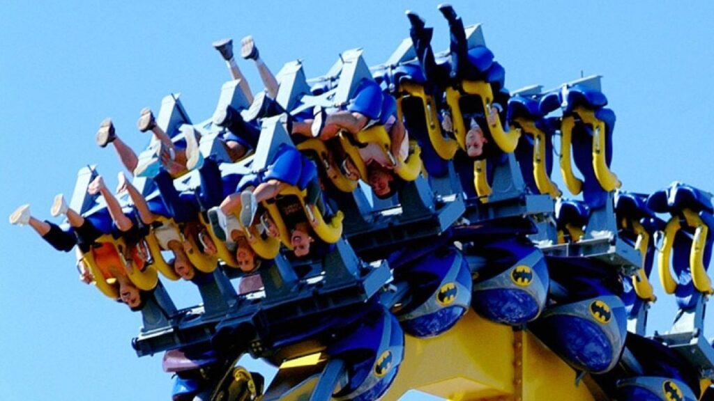Un usuario de silla de ruedas de 49 años se fractura las dos piernas en la montaña rusa Batman del Parque Warner: la atracción sigue cerrada