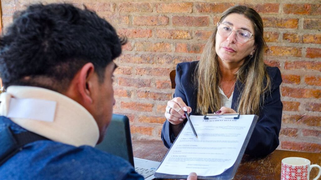 La mutua puede citarte aunque la baja médica la haya emitido tu médico de la Seguridad Social