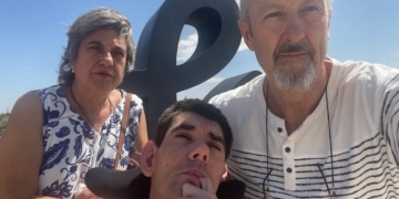 Familia con un hijo con discapacidad intelectual dependencia