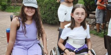 Francesca, niña de 10 años con discapacidad