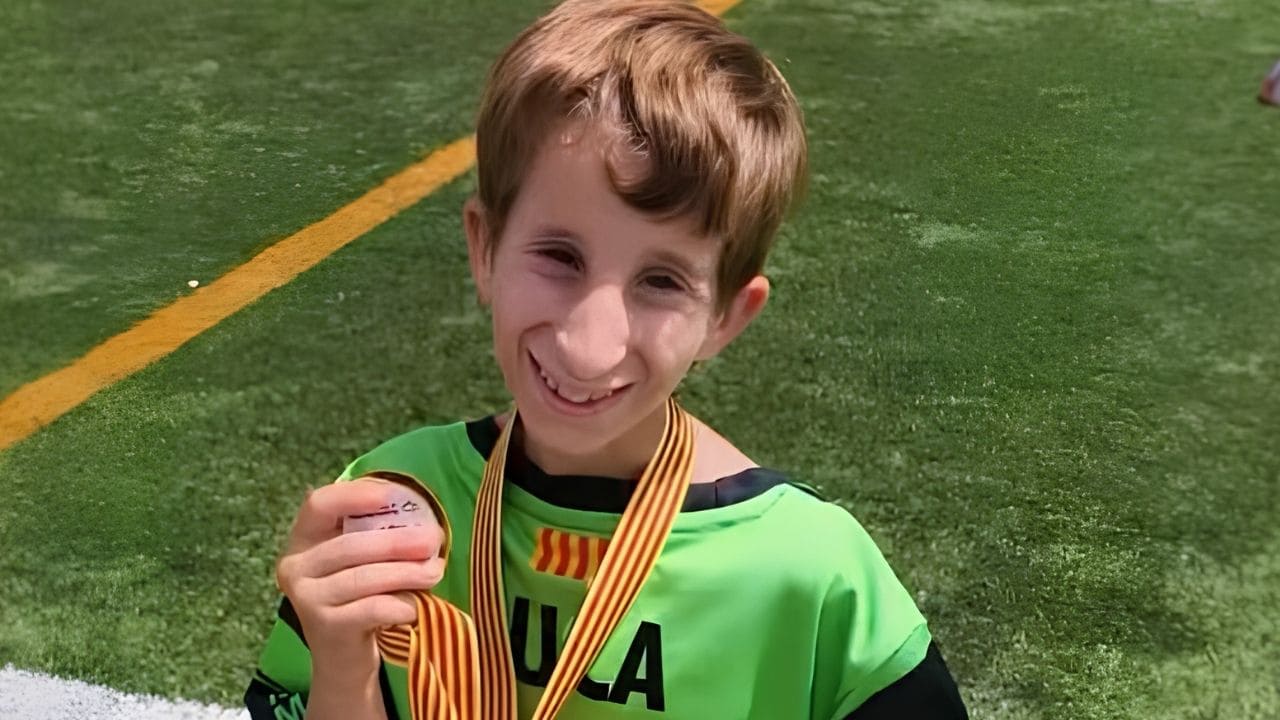 Luca, niño de 10 años con enfermedad ultrarrara