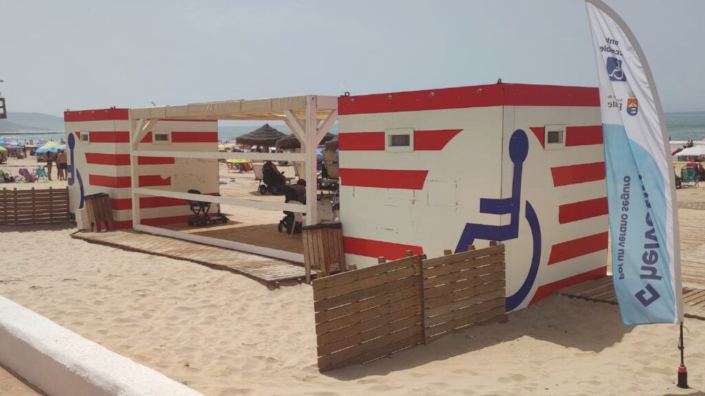 España cuenta con 504 playas accesibles con puntos de baño adaptados para personas con discapacidad