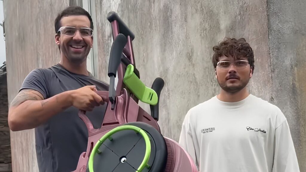 Guille Gauna-Vivas recorre España para regalar una silla de ruedas en 3D a una niña con discapacidad