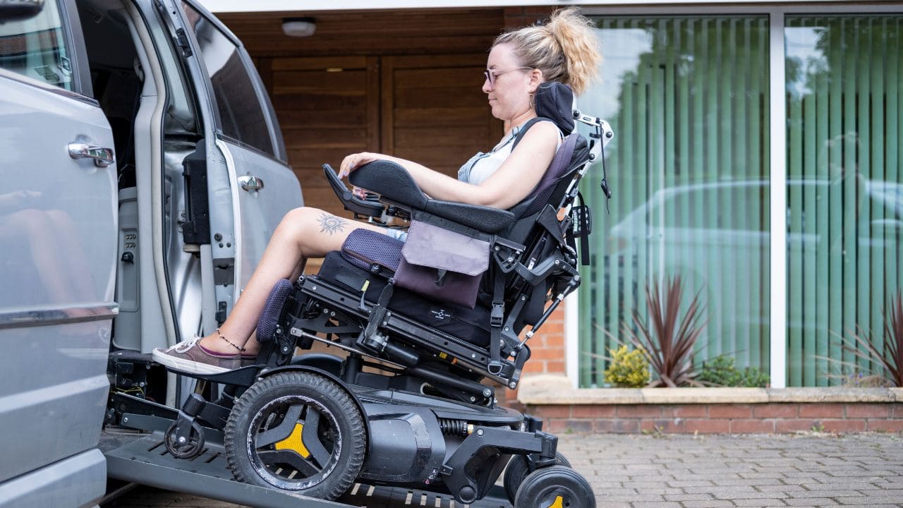 Requisitos para que el médico te recete una silla de ruedas eléctrica en España