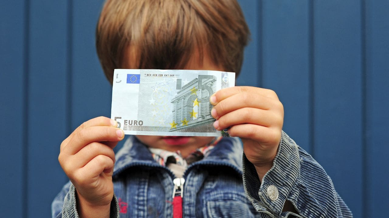 El mínimo de la pensión de orfandad es de 4.011 euros al año y sube a 7.882 con discapacidad del 65%