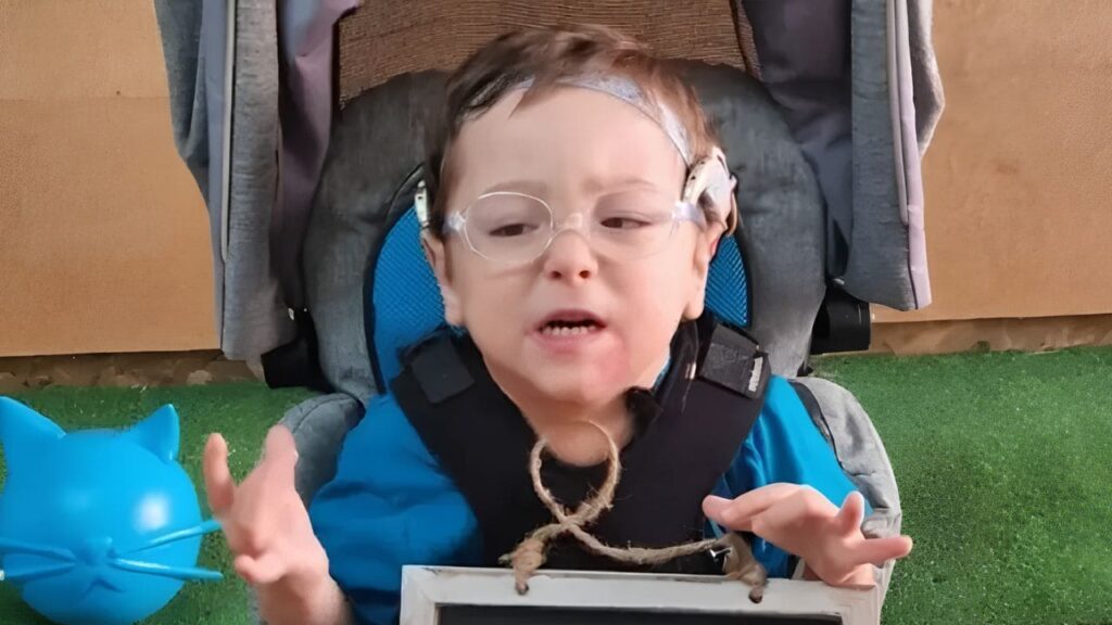 ‘Súper Iván’, un niño de 5 años con un 100% de discapacidad que necesita un exoesqueleto: «Es clave para mejorar su calidad de vida»