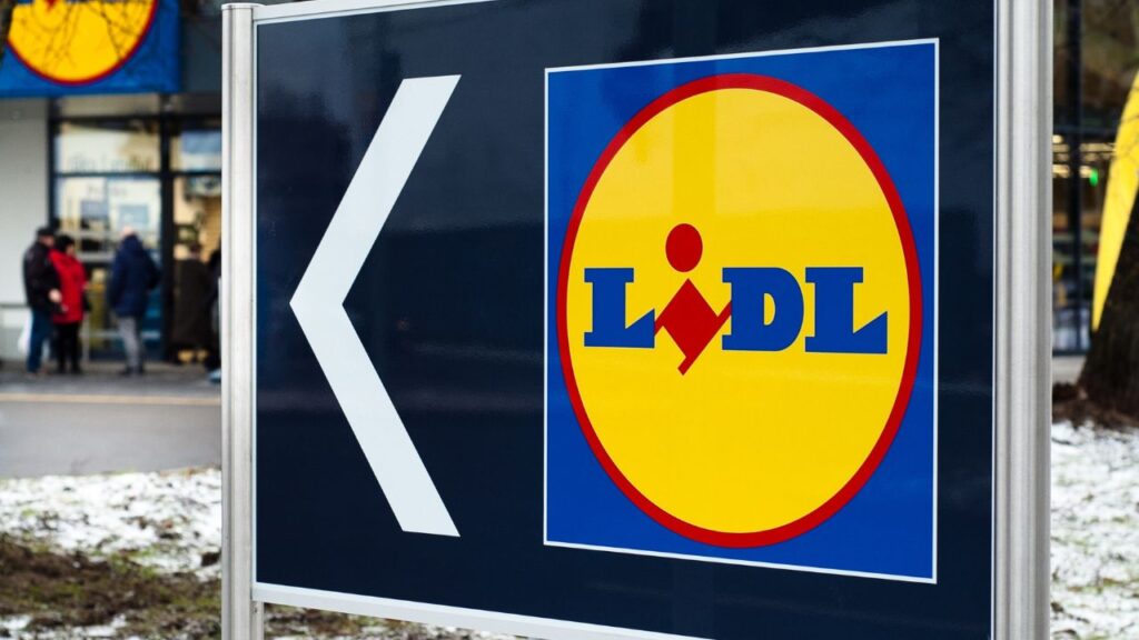 Lidl consigue la atornilladora recargable que arrasa por menos de 12 euros, con luz LED, cambio rápido de puntas y portapuntas magnético