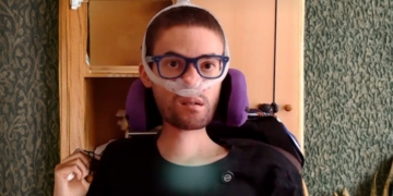 Un activista con distrofia de Duchenne denuncia que le negaron tres veces la entrada a un concierto en Águilas