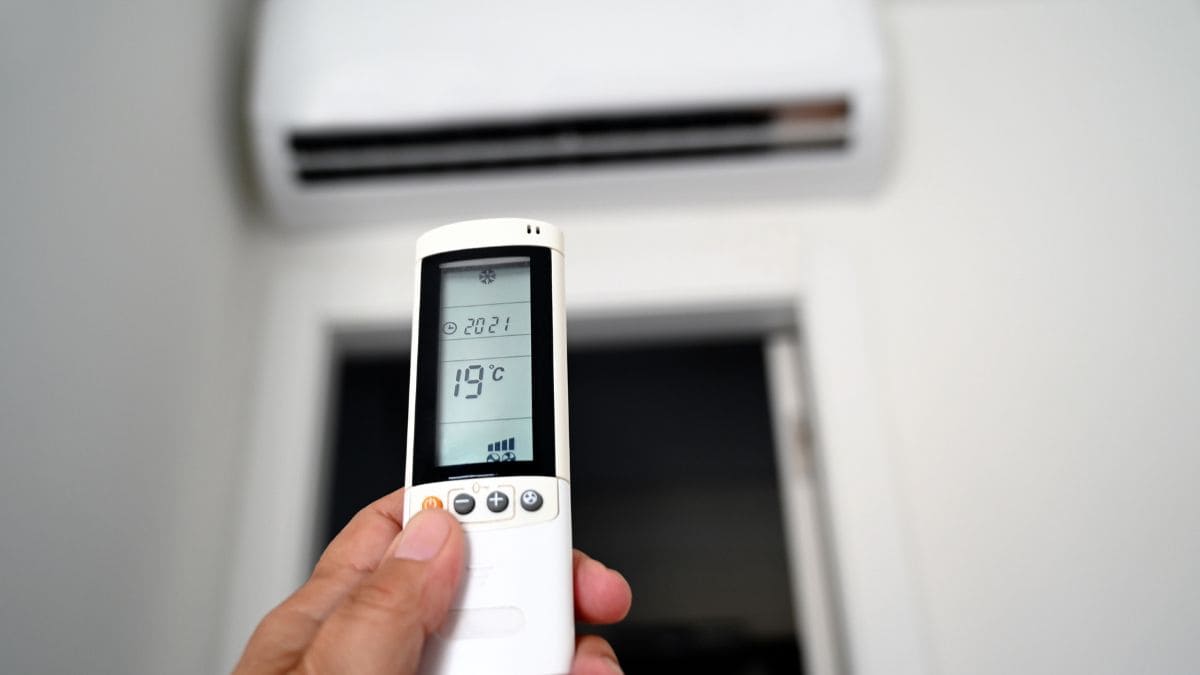 esta es la temperatura exacta a la que hay que poner el aire acondicionado para dormir de noche