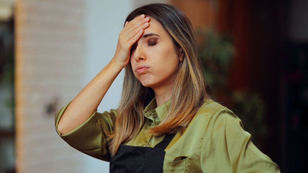 Logra una pensión del 100% por incapacidad permanente debido a una migraña crónica, es el caso de una peluquera que el INSS denegó