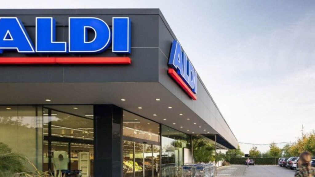 Aldi tiene por 9,99 euros la solución para cargar el móvil, los auriculares y otros dispositivos usando un solo enchufe