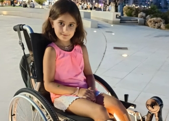 Carolina, niña de 7 años con enfermedad de Ollier
