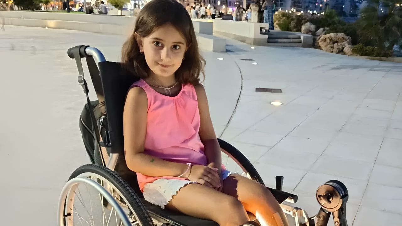 Carolina, niña de 7 años con enfermedad de Ollier