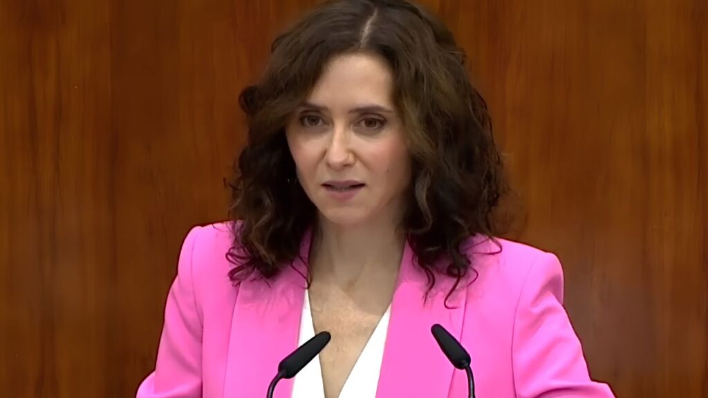 Ayuso anuncia una ayuda de 14.500 euros en Madrid a las madres por nacimiento: Se amplía hasta los 35 años y hasta el tercer hijo