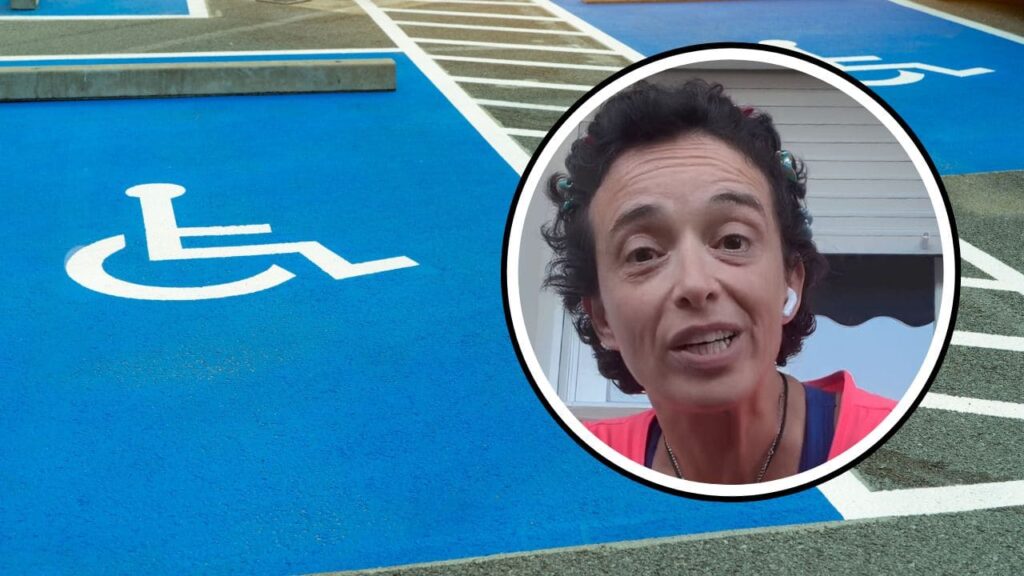 Laura Román, con Parkinson, denuncia la falta de empatía existente: «Ojalá no tuviera que aparcar en una plaza PMR»