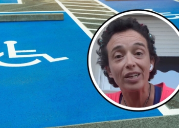 Laura Román denuncia la falta de empatía hacia las plazas PMR y hacia las personas con discapacidad