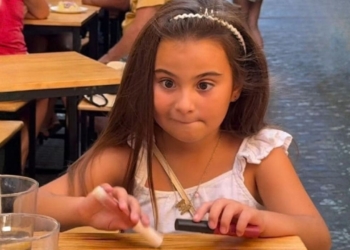 Mía Crespo, niña gaditana con discapacidad visual