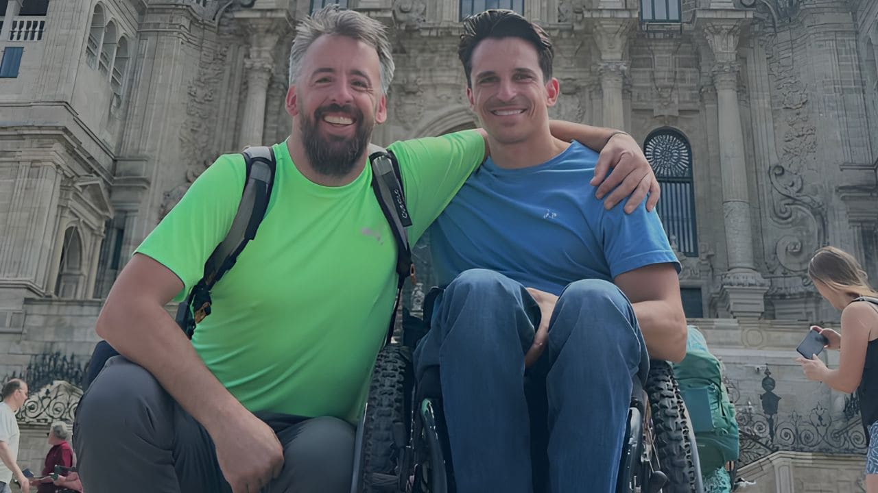 Pablo Tovar completa el Camino de Santiago en silla de ruedas: «Seguir avanzando también es otra forma de llegar»