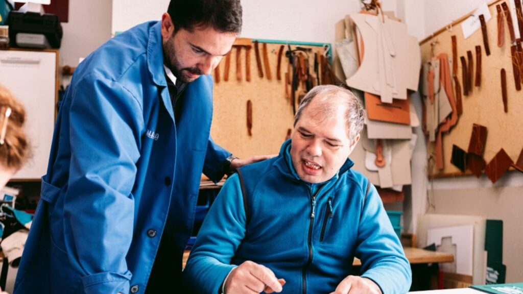 Autismo España y el SEPE firman un acuerdo para impulsar la inclusión laboral de las personas autistas