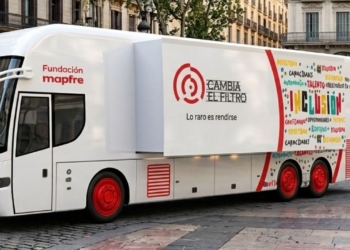Un autobús de Fundación Mapfre recorrerá 20 ciudades hasta noviembre para romper prejuicios sobre la discapacidad intelectual