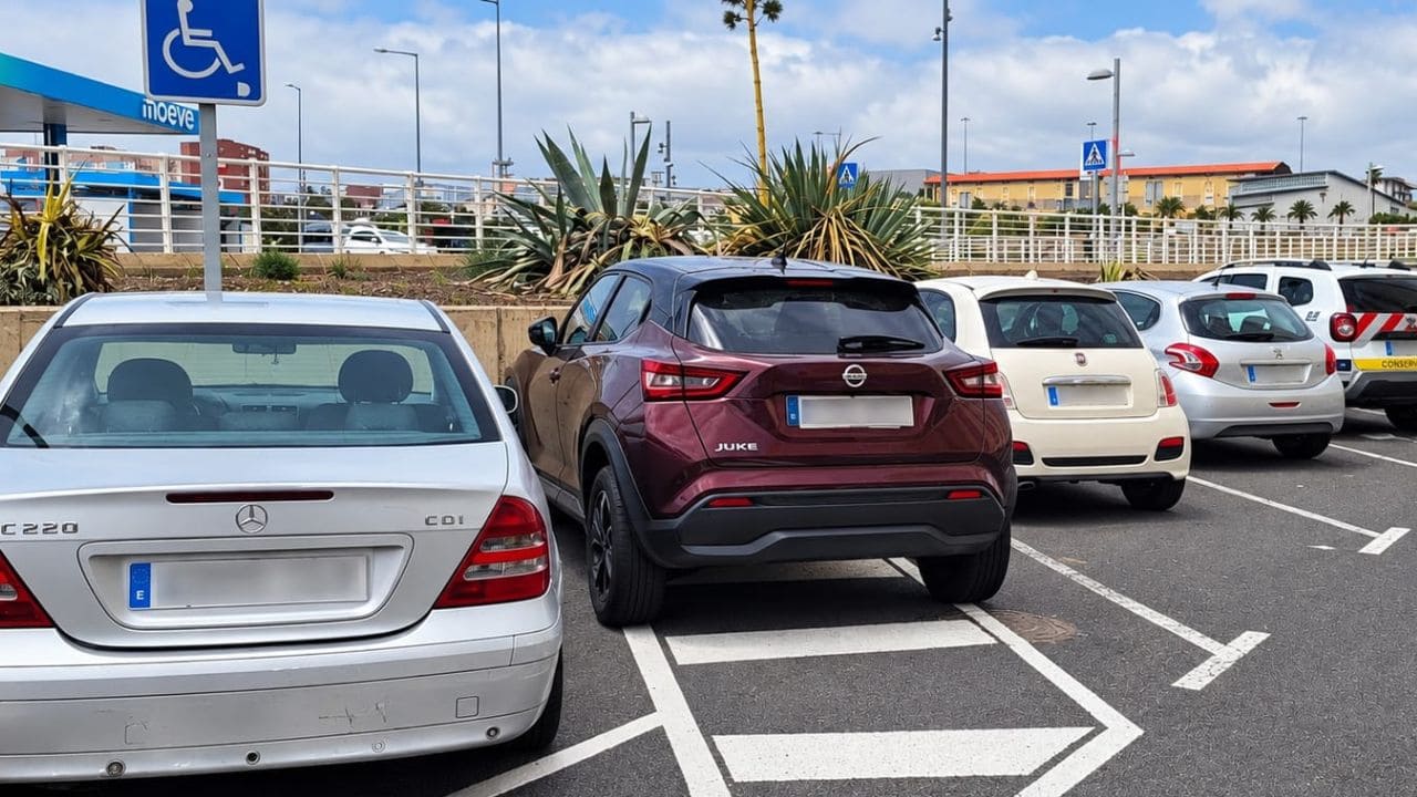 Zona de transferencia de la plaza de aparcamiento PMR