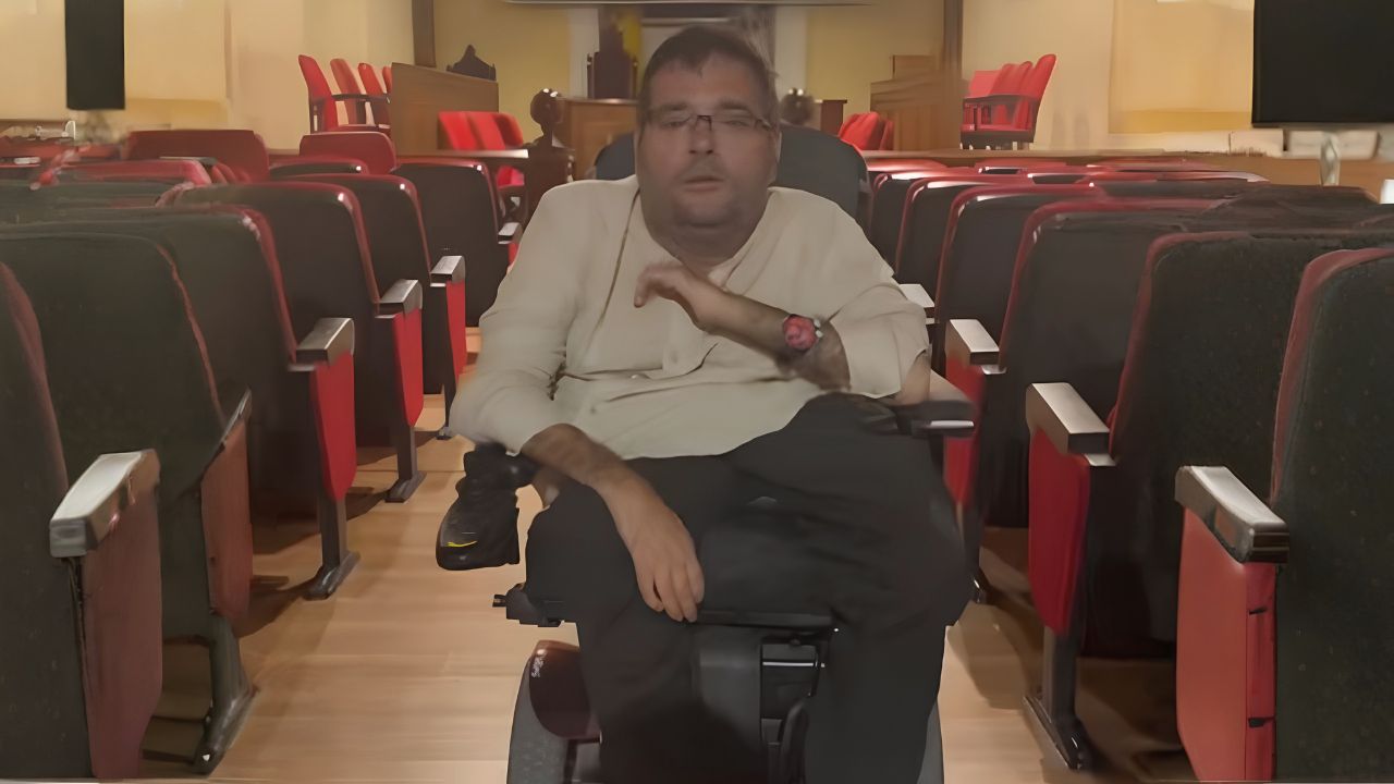 Carlos Manuel Reina, politólogo con discapacidad