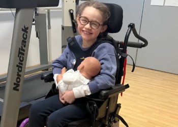 Elena, niña de 9 años con enfermedad de NEDAMSS