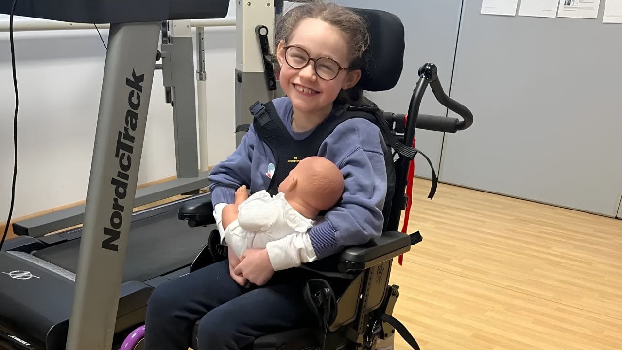 Elena, niña de 9 años con enfermedad de NEDAMSS