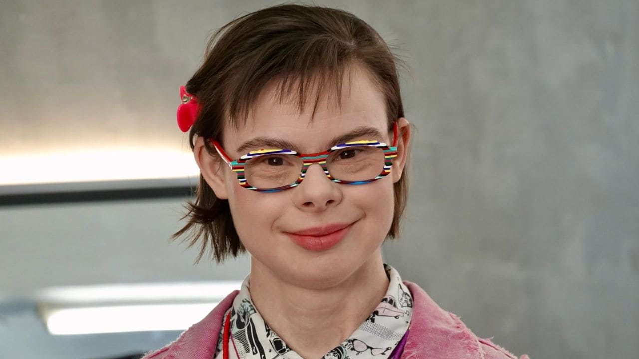 Éléonore Laloux, primera persona con síndrome de Down en obtener un cargo público en Francia tras unas elecciones