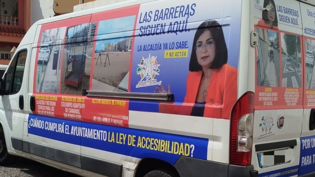 Furgoneta denuncia sobre la falta de accesibilidad en Las Palmas de Gran Canaria