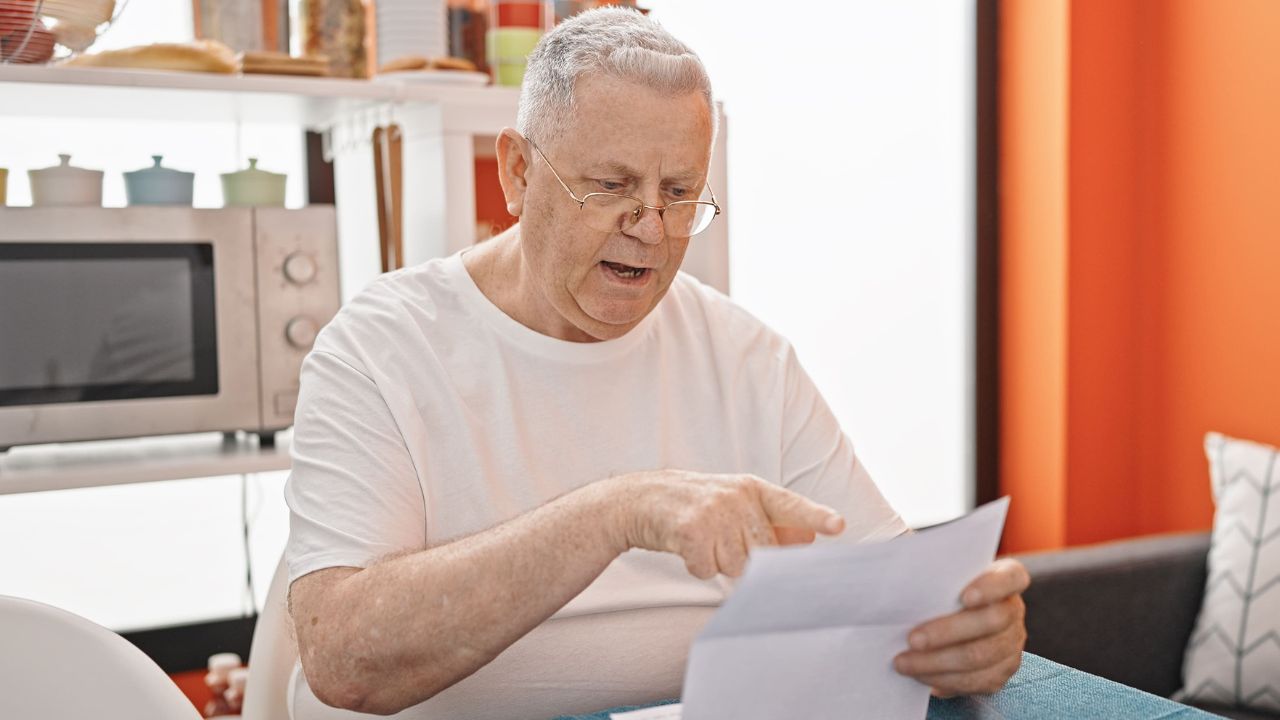 La edad de jubilación en 2027, según la Ley General de la Seguridad Social: «67 años de edad, o 65 años cuando se acrediten 38 años y 6 meses de cotización»