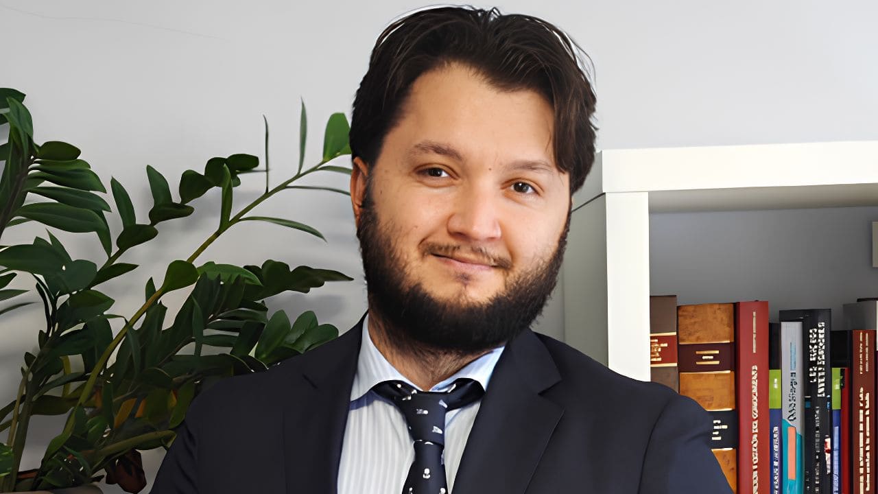 Lucian Eduard, abogado de Fidelitis informe medico discapacidad