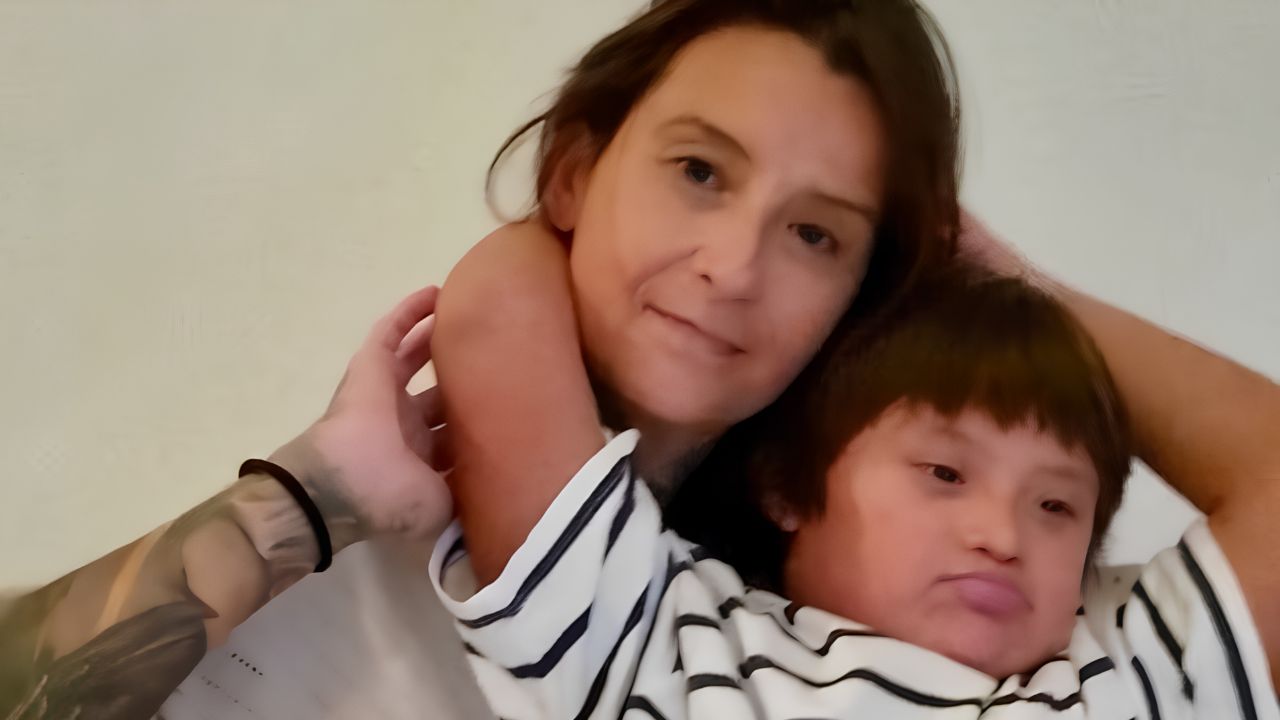 Roxana y su hijo Nazareno, con síndrome de Down