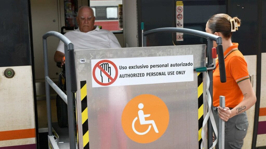 Listado de estaciones de tren en España con servicio de asistencia permanente para personas con discapacidad