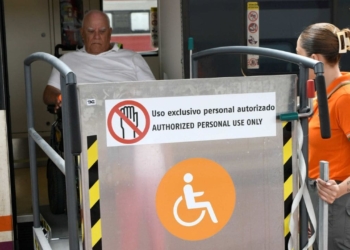 Servicio de asistencia permanente para personas con discapacidad en las estaciones de tren