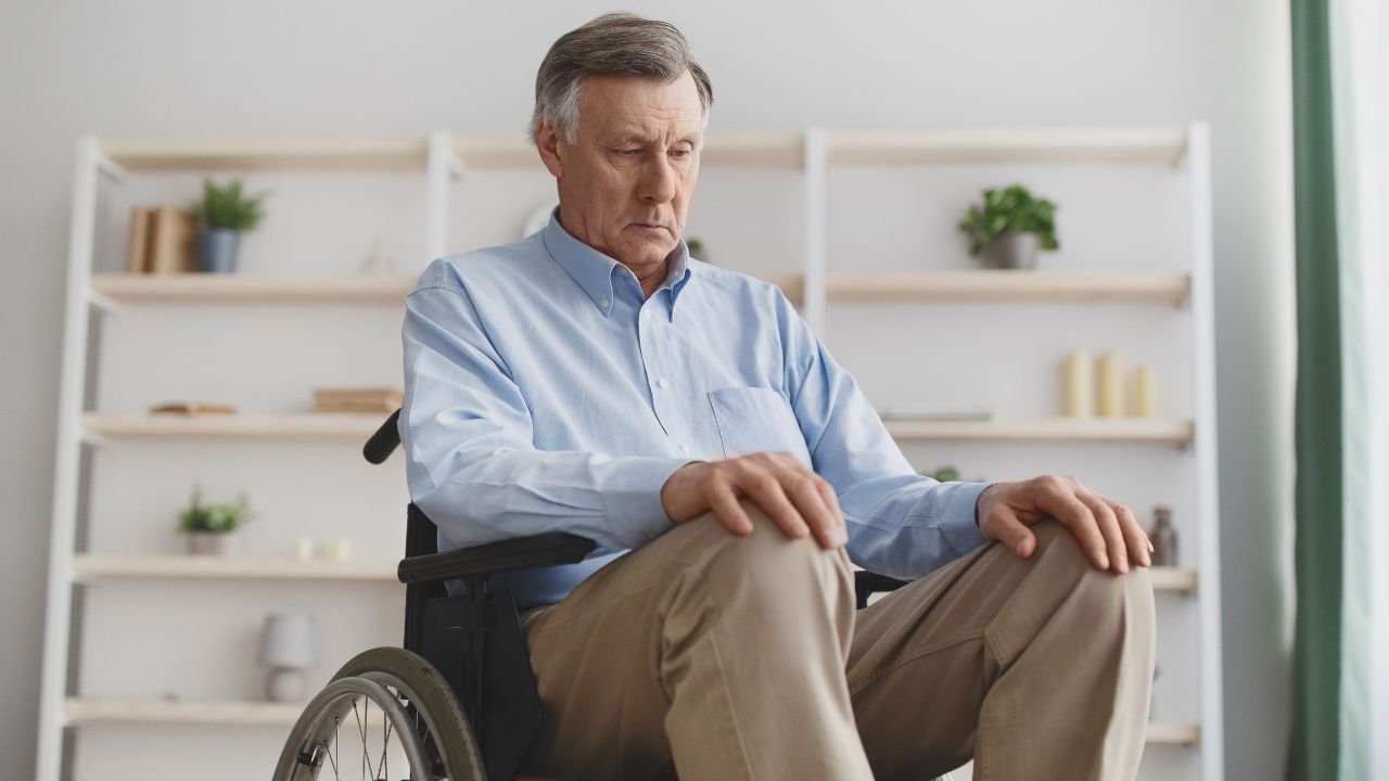 FAMMA crea un servicio para combatir la soledad no deseada en personas con discapacidad: «Accesibilidad, autonomía y participación social»