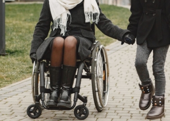 Una funcionaria jubilada por incapacidad y con esclerosis múltiple